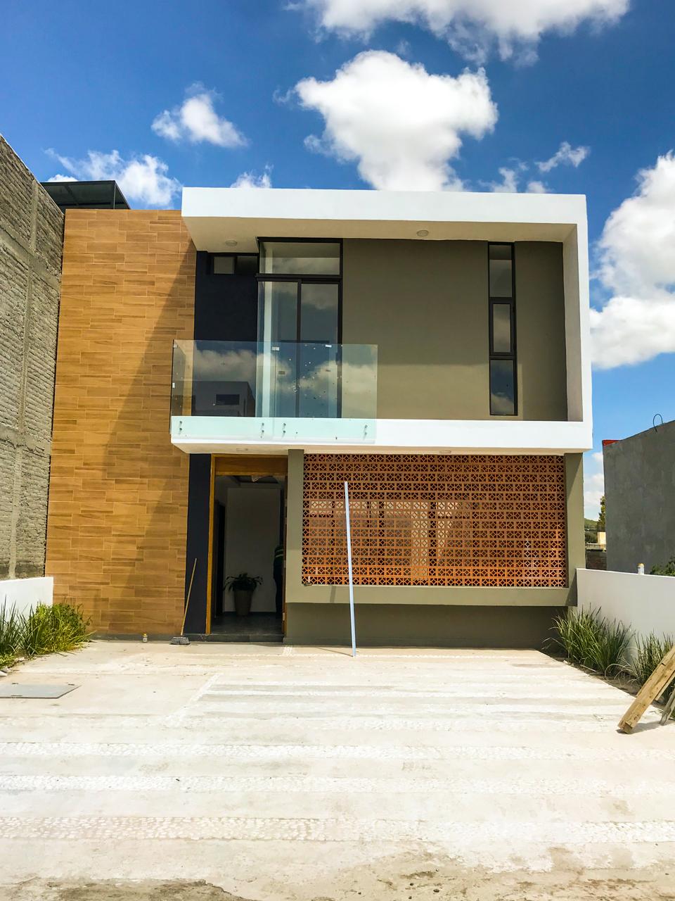 Fachada terminada de una vivienda del proyecto Lomas de Banthí